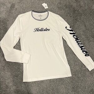 Hollister Men’s White Long Sleeve Tee with Navy Blue Accents Size S NWT